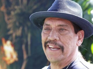 Acteur Danny Trejo redt kind uit gecrashte auto