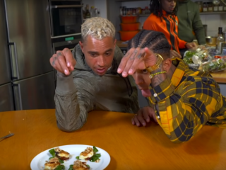 Bizzey en SXTEEN maken mooiste gerecht ooit in Keizers 'Beter Dan Je Moeder'