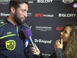 Ouassima spreekt topvechters bij weigh-ins Glory 62