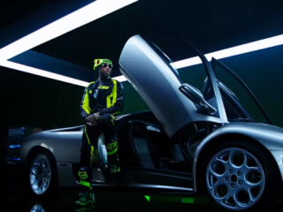 Cardi B en Nicki Minaj joinen Migos in de futuristische video van 'Motorsport'