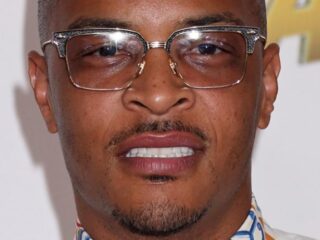 T.I.'s dochter liket tweets waarin vader 'walgelijk' en 'bezitterig' wordt genoemd