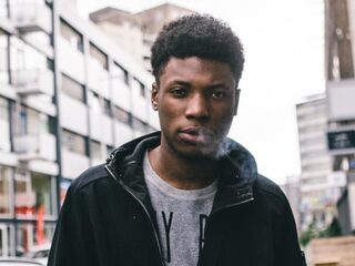 Sevn Alias werkt samen met Akwasi op nieuwste track 'Who Dat'