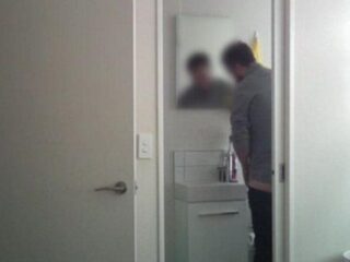 VIDEO: Stel doet bizarre ontdekking over huisgenoten