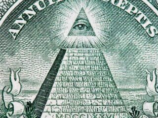 "De Illuminati bestaat!" - FunX Base met Yuki Christus & Ome Omar