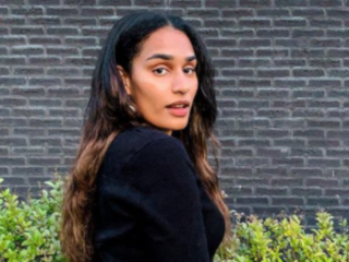 Rotterdamse Chéréneffe (26) interviewt Bolly- en Tollywoodsterren vanuit haar slaapkamer