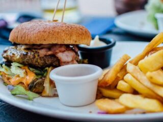 Burgerketen Five Guys maakt overstap naar Rotterdam