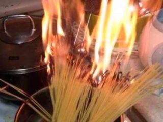 Amerikaanse studenten veroorzaken brand in Italië na koken pasta zonder water