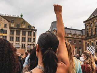 Waarom je je ook na de hashtags en protesten moet blijven uitspreken tegen racisme