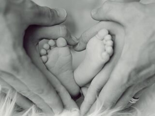 Moeder bevalt in één jaar van twee tweelingen