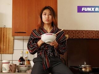 Poepchinees, sambal bij of spleetoog: Aziaten pikken het niet langer