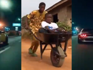 Creatieve Nigeriaanse jongeren spelen 'The Box' van Roddy Rich en 'Yummy' van Justin Bieber na