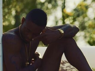 Slim Kofi's hit Tingele is terug in een nieuw jasje