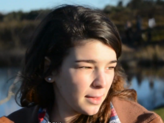 Anne (22) heeft een angststoornis: "Ik word vaak misselijk als ik ergens heen moet"