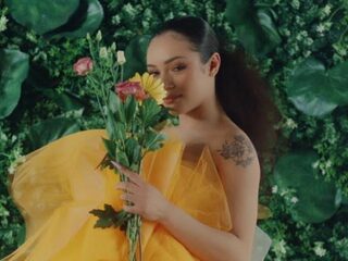 Sarita Lorena brengt de zon terug met zomerse tune 'Sem Tu'