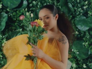 Sarita Lorena brengt de zon terug met zomerse tune 'Sem Tu'