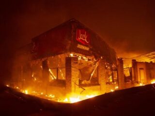 Grote natuurbrand verwoest stadje in Californië, Kim Kardashian moet huis verlaten