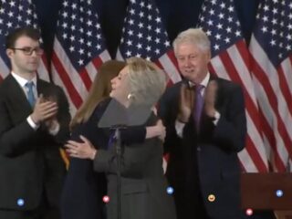 Hillary Clinton geeft speech na verlies presidentsverkiezingen