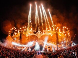 Miljonair betaalt je € 5500,- om hem te begeleiden op festival