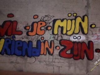 Politie betrapt jongen (17) die verkering wilde vragen met graffiti