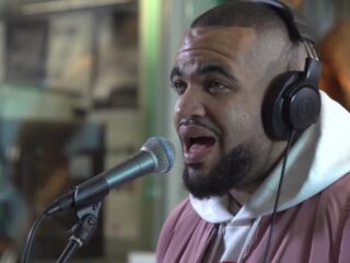 VIDEO: Rico Greene zorgt voor kippenvel met 'Till It Hurts' cover