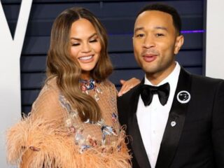 Chrissy Teigen open over racisme tegen haar en haar man John Legend