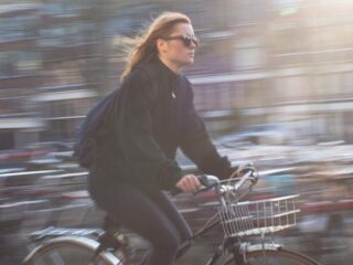 Appen en bellen op de fiets: in twee maanden tijd al bijna 10.000 boetes