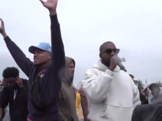 Kanye West gaat los met Chance The Rapper tijdens Sunday Service