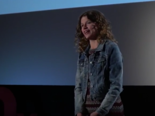 Slachtoffer van seksuele intimidatie geeft inspirerende TEDx speech over positiviteit