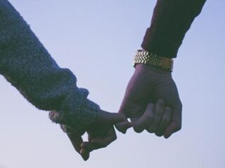 Dating Dilemma: Kan je dure cadeaus terugvragen aan je ex?