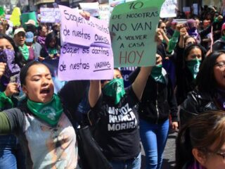 Tienduizenden Mexicaanse vrouwen protesteren tegen toenemend vrouwengeweld