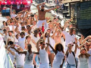 VIDEO: FunX gaat los tijdens Canal Parade #EuroPride