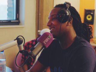 Jonna Fraser is op bezoek, da’s een Goed Teken