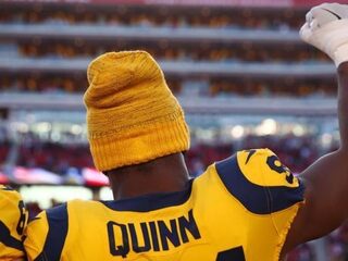 American Footbalspelers beginnen nieuw seizoen met protest tijdens volkslied