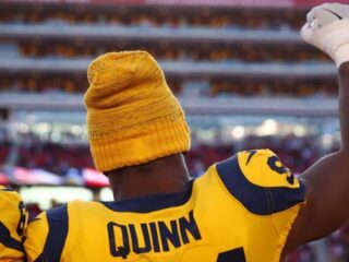 American Footbalspelers beginnen nieuw seizoen met protest tijdens volkslied