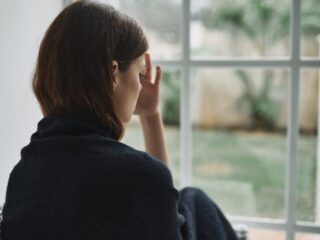 Maria (20) zit thuis wegens corona: "Ik belde de GGD, maar kreeg geen test"