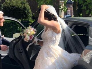 Bruid zoekt heldin die haar lift aanbood op haar trouwdag