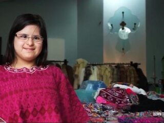 Modeontwerpster (19) met downsyndroom verovert fashionindustrie