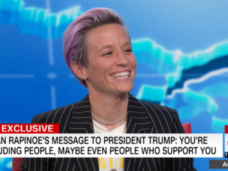 Amerikaanse voetbalster tegen Trump: "Ik kom niet naar het Witte huis, u sluit mij uit"