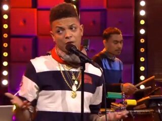 Ronnie Flex doet 'Energie' voor het eerst live met band (RTL Late Night)
