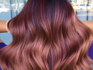 Dit is dé haartrend voor brunettes in 2020: rosé bruin!