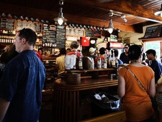 'Zorgen over privacy horecagasten door verplichte registratie'