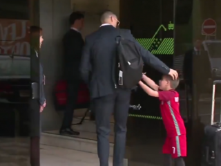 VIDEO: Ronaldo bezorgt jochie moment om nooit te vergeten