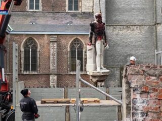 Opnieuw twee omstreden standbeelden in Londen en België verwijderd