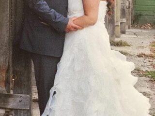 ''Eén keer per ongeluk gedragen'': Vrouw die bruidsjurk verkoopt krijgt massaal steun