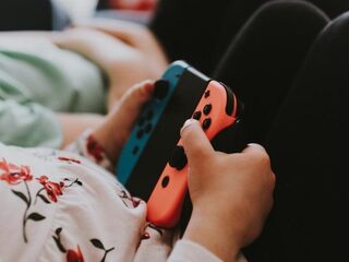 Ontvoerd Japans meisje gebruikt videogame om te ontsnappen