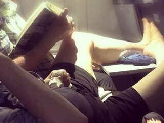 Naast deze 8 asociale vliegtuigpassagiers wil je echt niet zitten