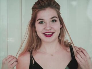 Emma (17) overwon depressie, PTSS en suïcidale gedachten en helpt nu anderen