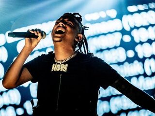 Ronnie Flex reageert keihard op fake news over nieuwe baby