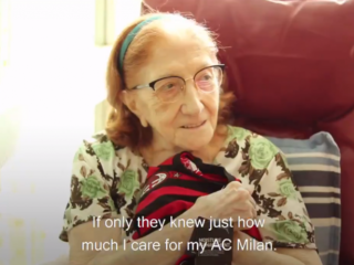 100-jarige AC Milan-fan is enorm blij met cadeau van favoriete club