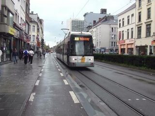 Twee jonge helden redden moeder en baby uit brandende flat